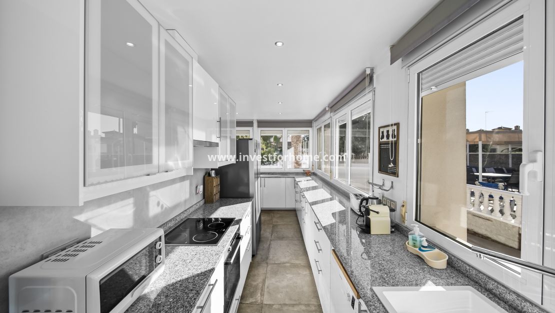 Sale - Villa - Orihuela Costa - La Zenia