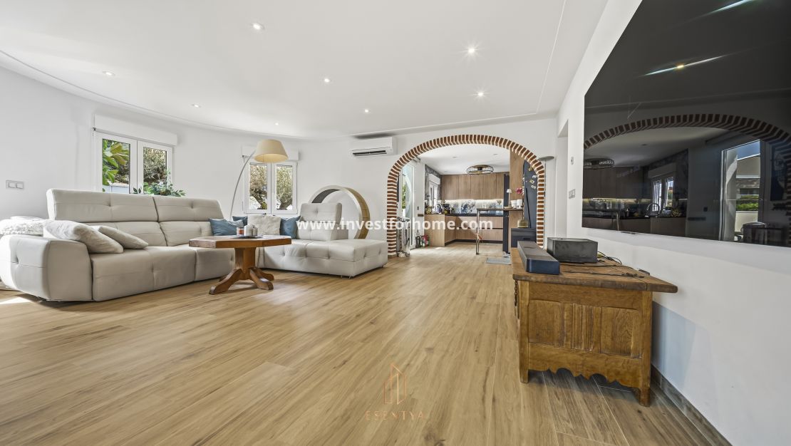Sale - Villa - Orihuela Costa - La Zenia