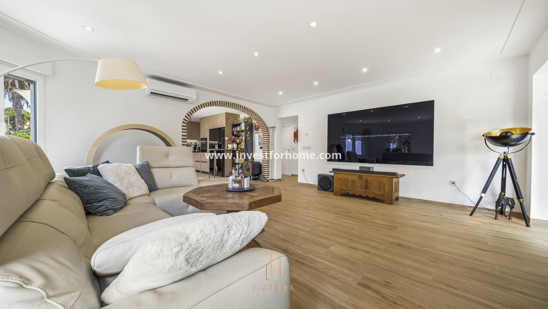 Sale - Villa - Orihuela Costa - La Zenia