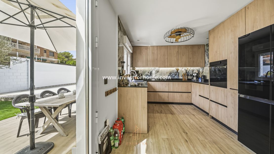 Sale - Villa - Orihuela Costa - La Zenia