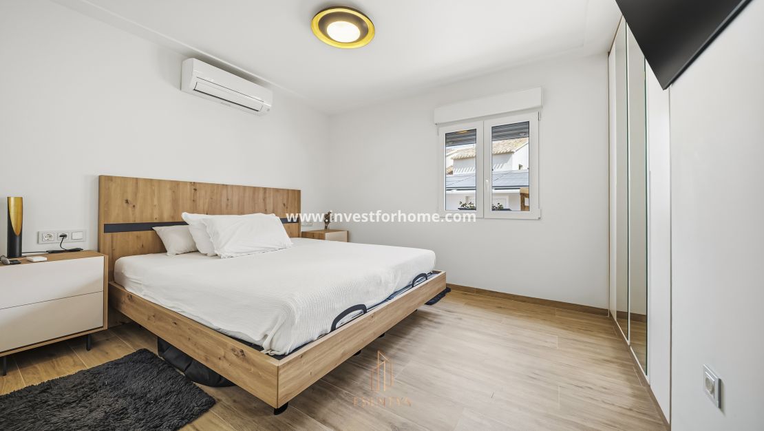 Sale - Villa - Orihuela Costa - La Zenia