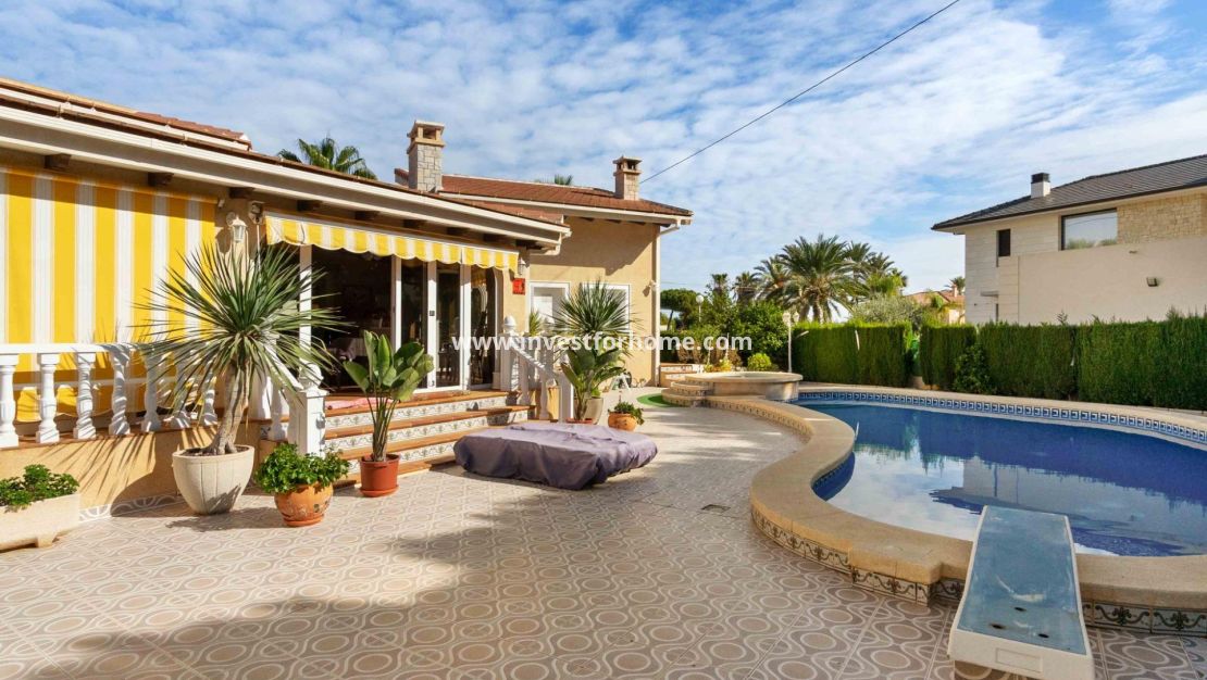 Sale - Villa - Orihuela Costa - Muy Cerca De La Playa