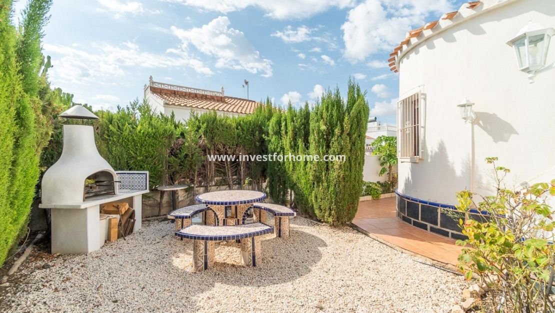 Sale - Villa - Orihuela Costa - Playa Flamenca