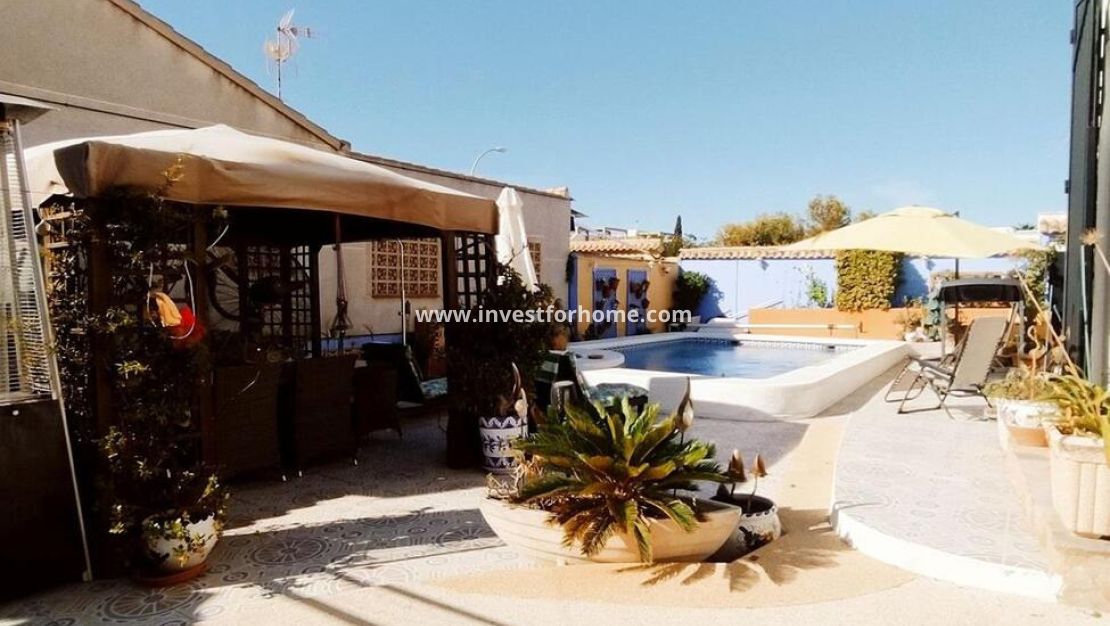 Sale - Villa - Orihuela Costa - Playa Flamenca