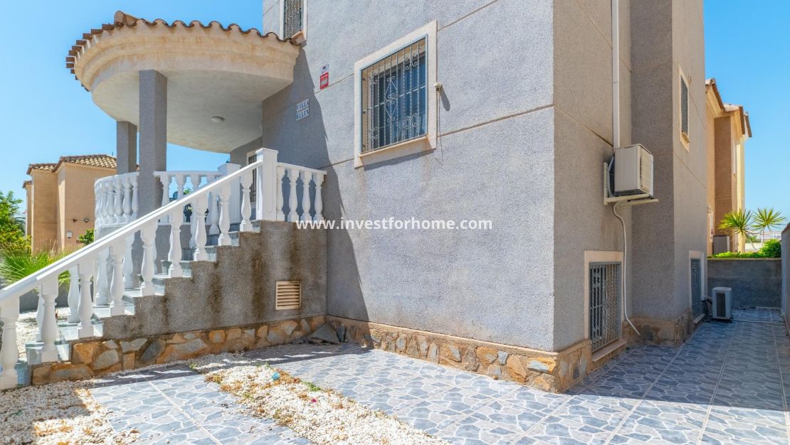 Sale - Villa - Orihuela Costa - Playa Flamenca