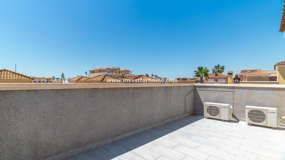 Sale - Villa - Orihuela Costa - Playa Flamenca