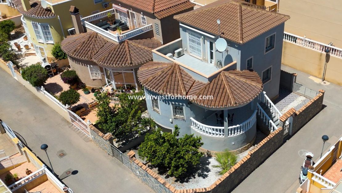 Sale - Villa - Orihuela Costa - Playa Flamenca