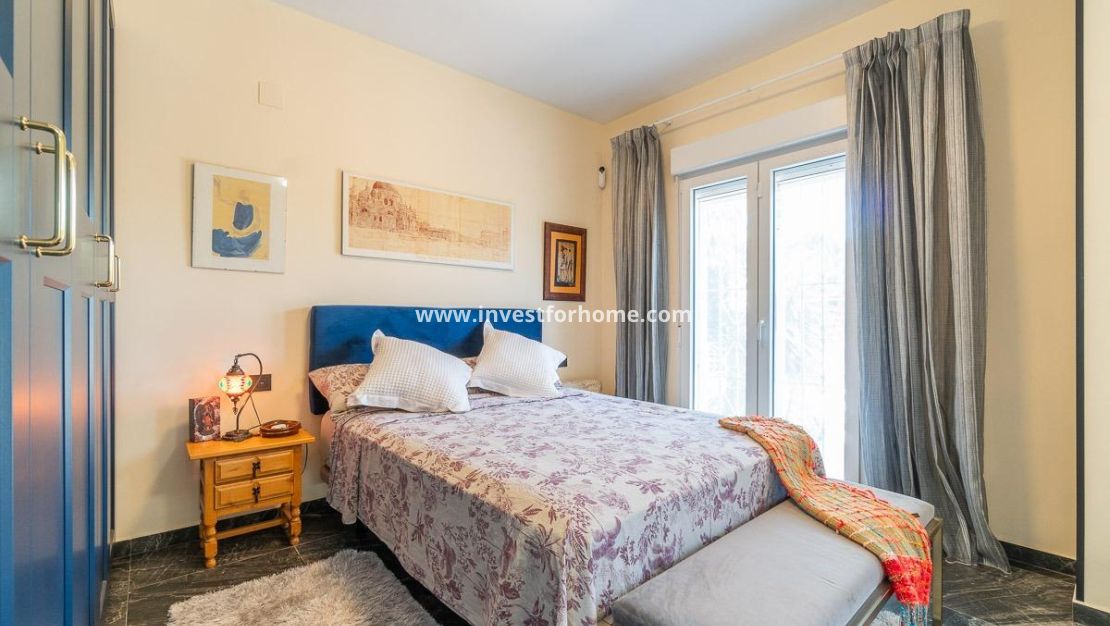 Sale - Villa - Orihuela Costa - Playa Flamenca