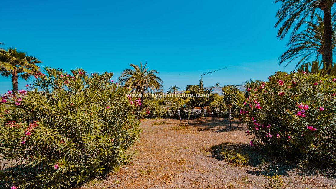 Sale - Villa - Orihuela Costa - Playa Flamenca