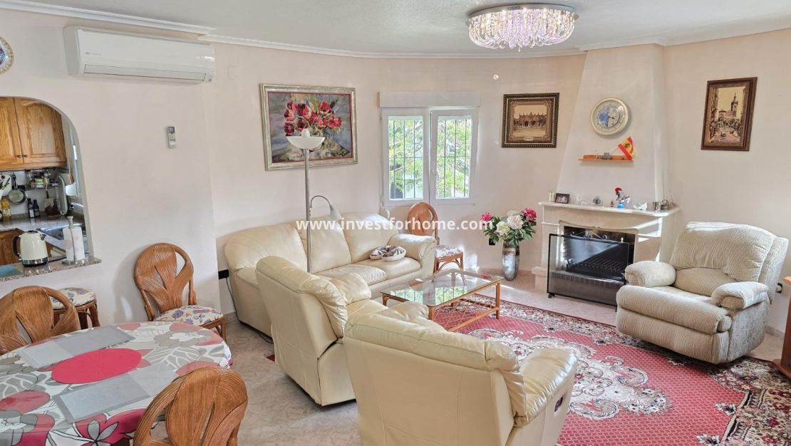 Sale - Villa - Orihuela Costa - Playa Flamenca