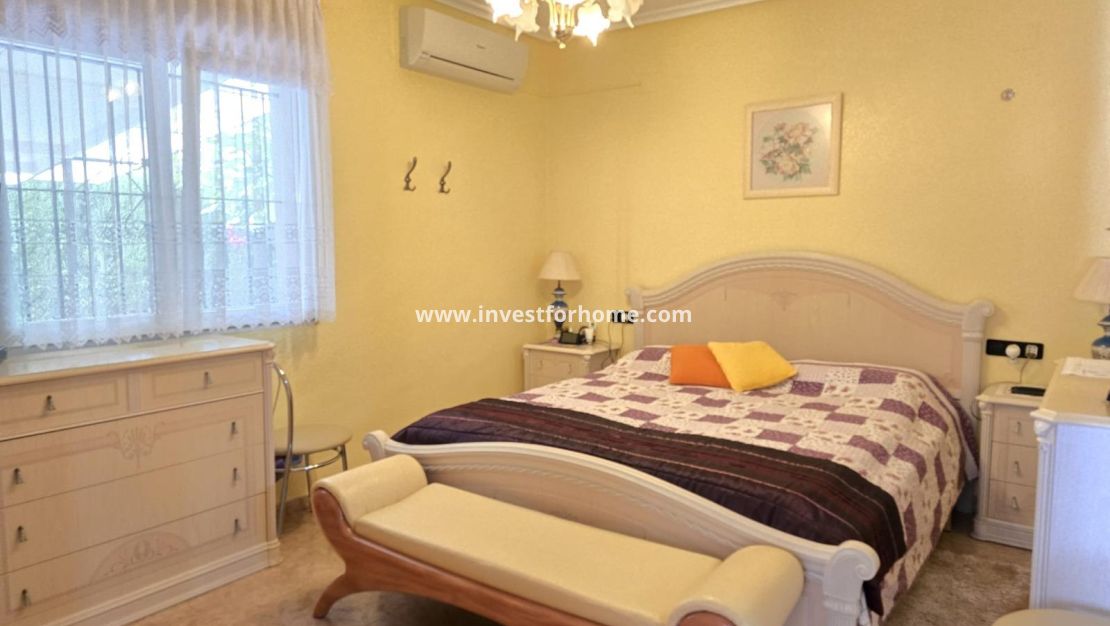 Sale - Villa - Orihuela Costa - Playa Flamenca