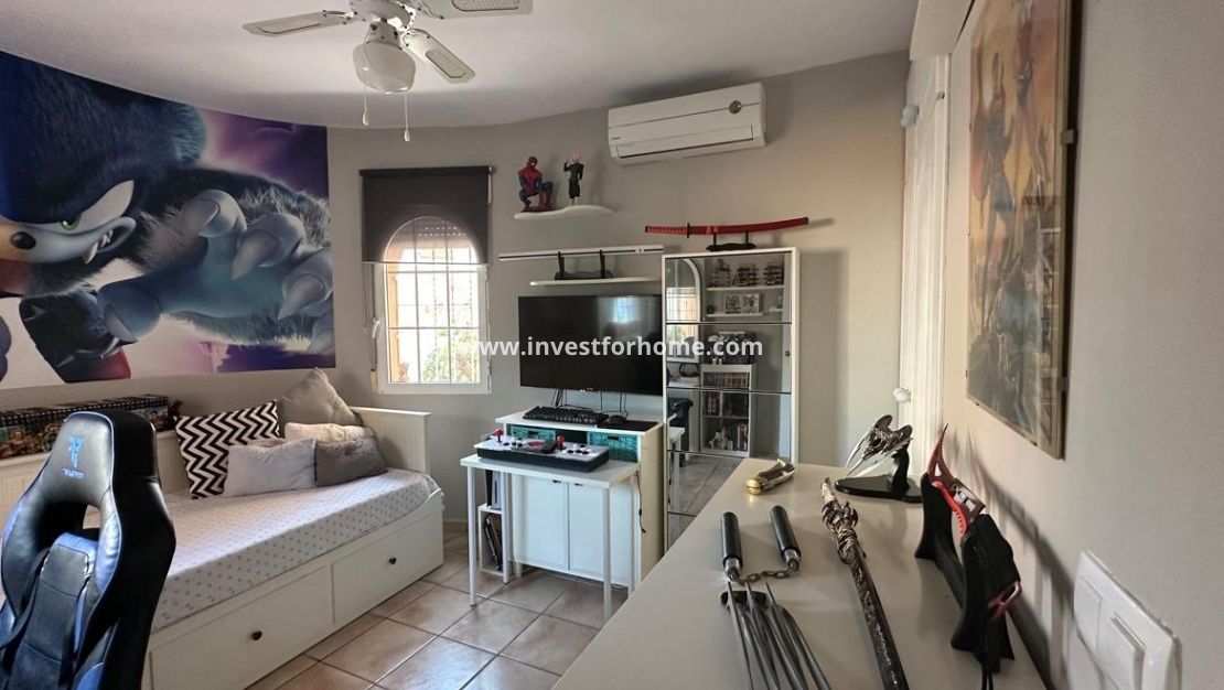 Sale - Villa - Orihuela Costa - Playa Flamenca