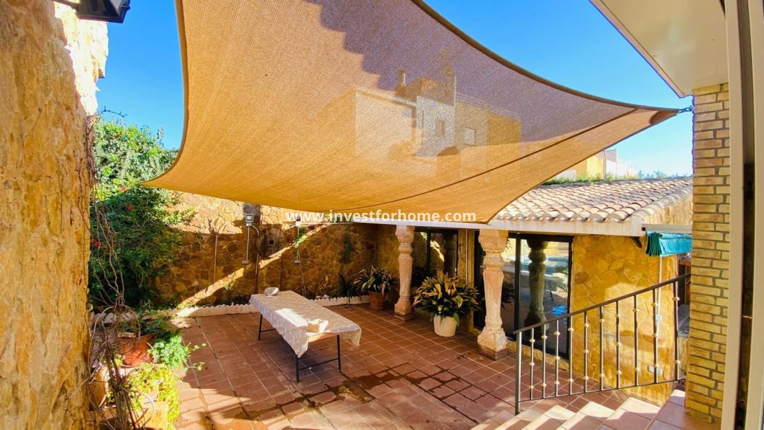 Sale - Villa - Orihuela Costa - Playa Flamenca