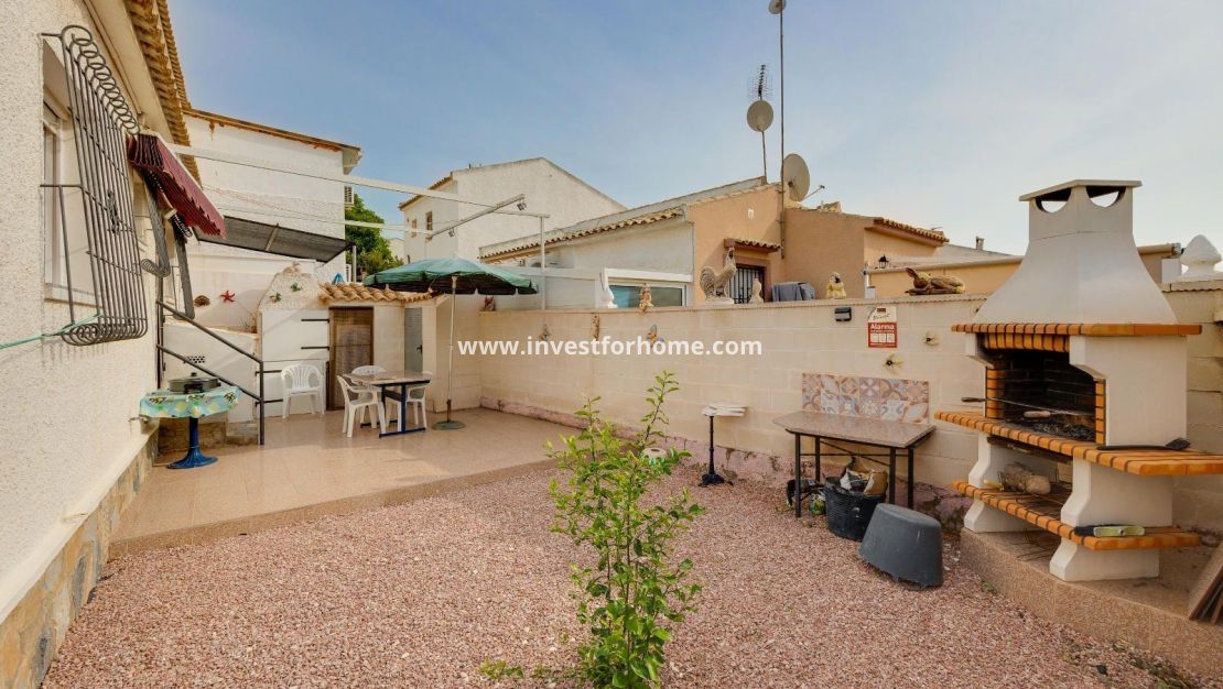Sale - Villa - Orihuela Costa - Playa Flamenca