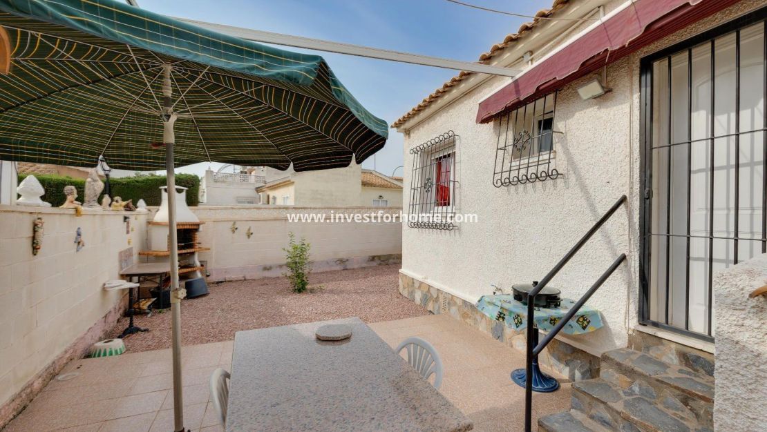 Sale - Villa - Orihuela Costa - Playa Flamenca