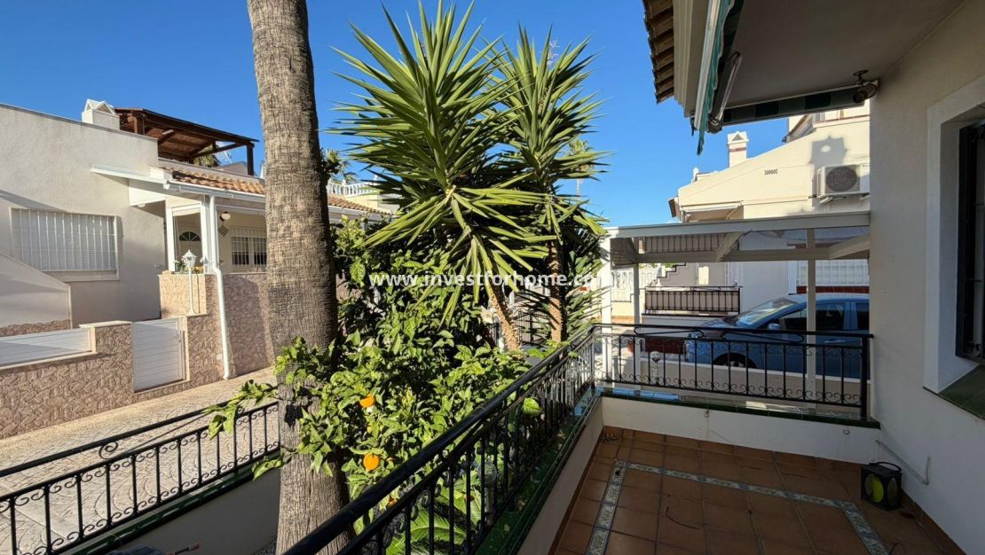 Sale - Villa - Orihuela Costa - Playa Flamenca