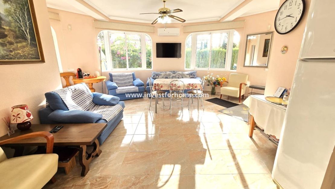 Sale - Villa - Orihuela Costa - Playa Flamenca