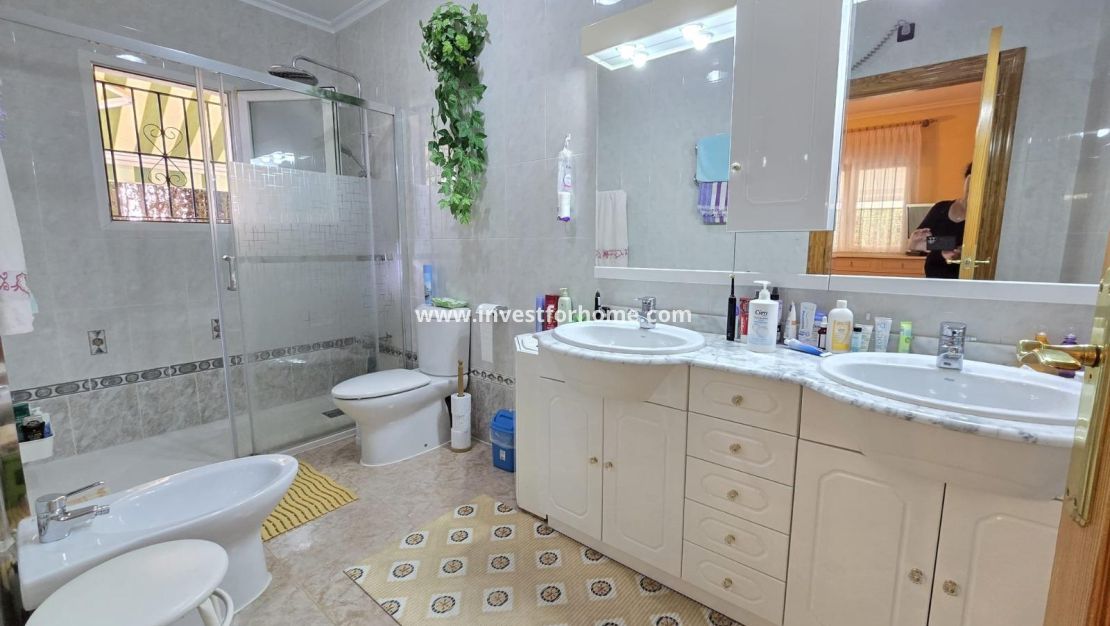 Sale - Villa - Orihuela Costa - Playa Flamenca