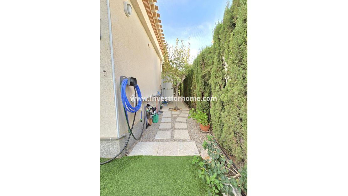 Sale - Villa - Orihuela Costa - Playa Flamenca