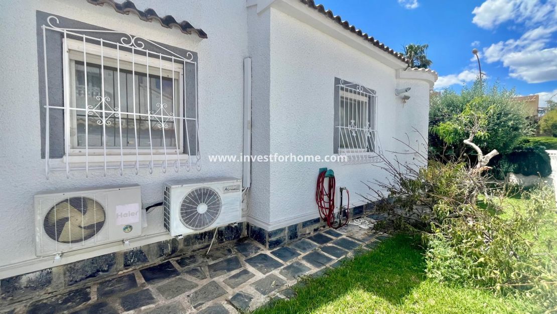Sale - Villa - Orihuela Costa - Playa Flamenca