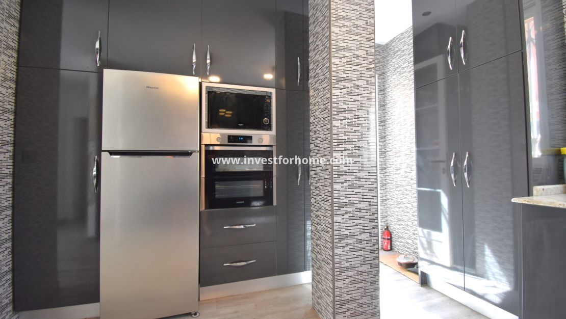 Sale - Villa - Orihuela Costa - Playa Flamenca