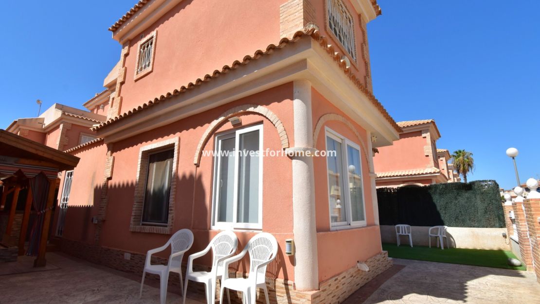 Sale - Villa - Orihuela Costa - Playa Flamenca