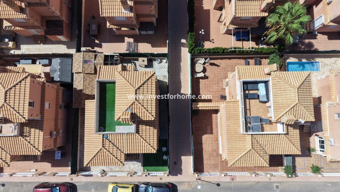 Sale - Villa - Orihuela Costa - Playa Flamenca