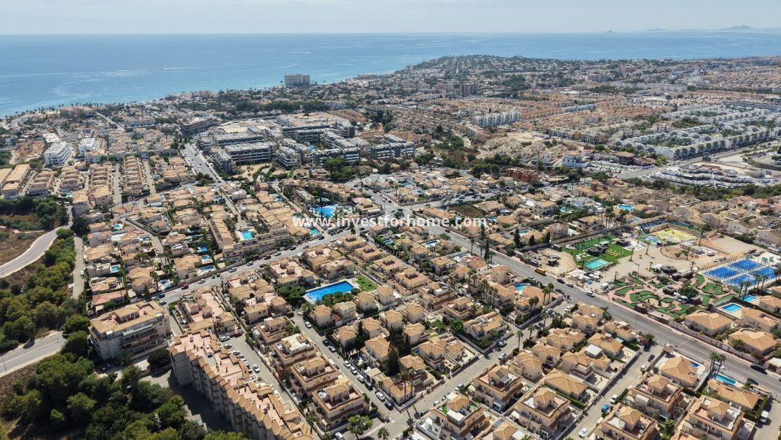 Sale - Villa - Orihuela Costa - Playa Flamenca