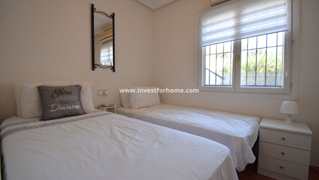 Sale - Villa - Orihuela Costa - Playa Flamenca