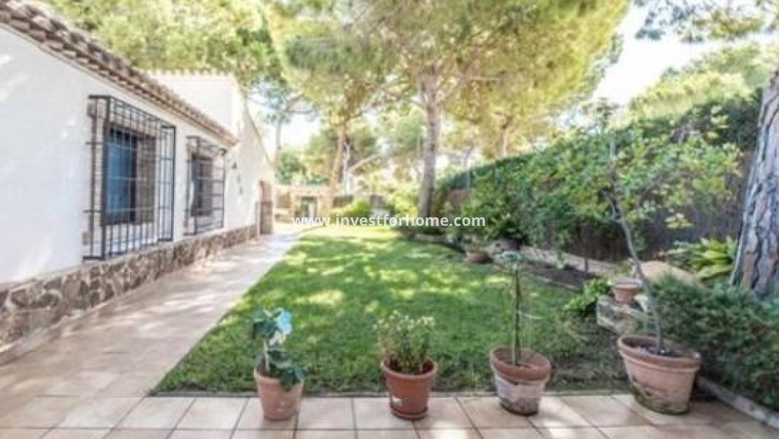 Sale - Villa - Orihuela Costa - Punta Prima