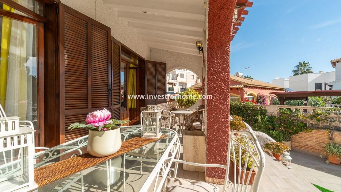 Sale - Villa - Orihuela Costa - Punta Prima