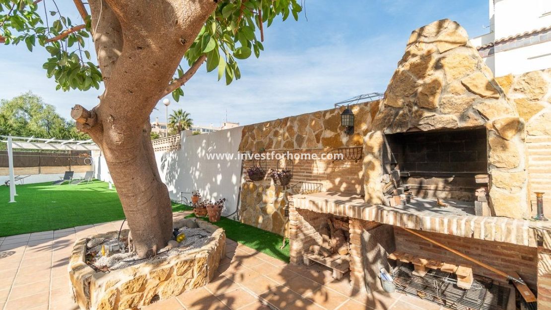 Sale - Villa - Orihuela Costa - Punta Prima