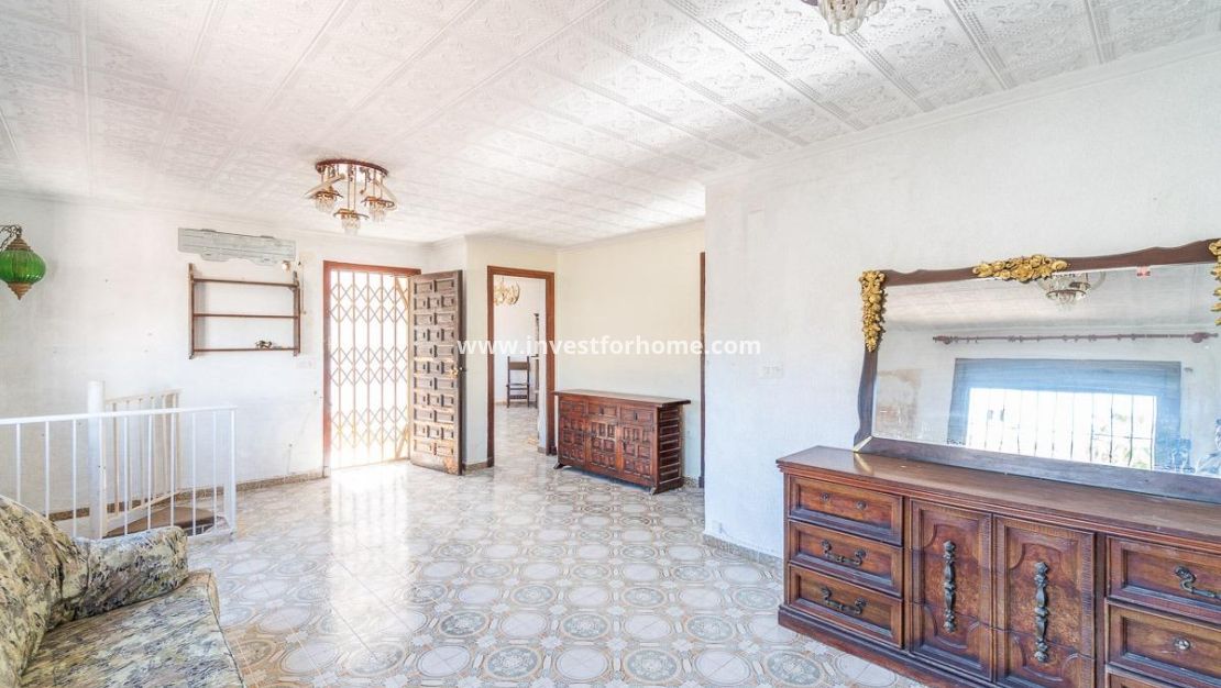 Sale - Villa - Orihuela Costa - Punta Prima