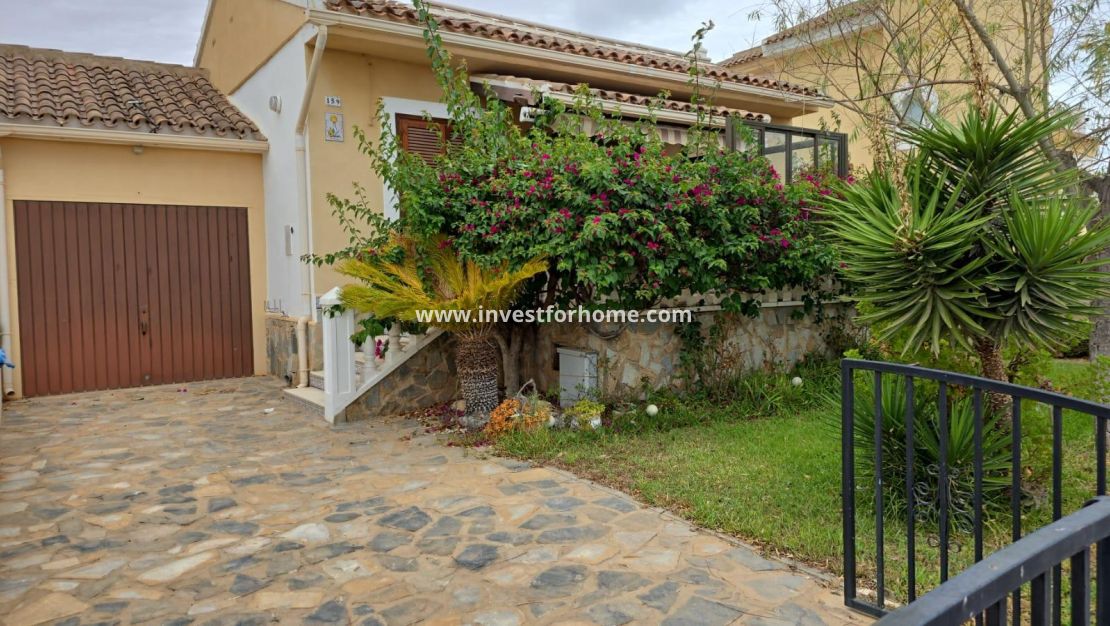 Sale - Villa - Orihuela Costa - Punta Prima