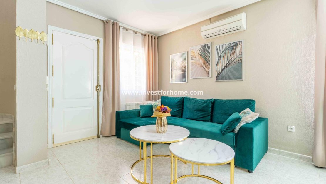 Sale - Villa - Orihuela Costa - Punta Prima