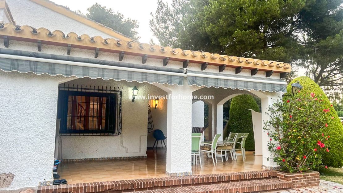 Sale - Villa - Orihuela Costa - Punta Prima