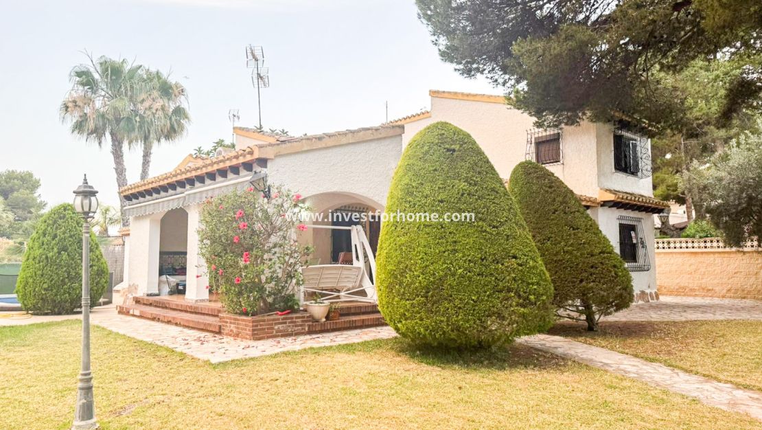 Sale - Villa - Orihuela Costa - Punta Prima