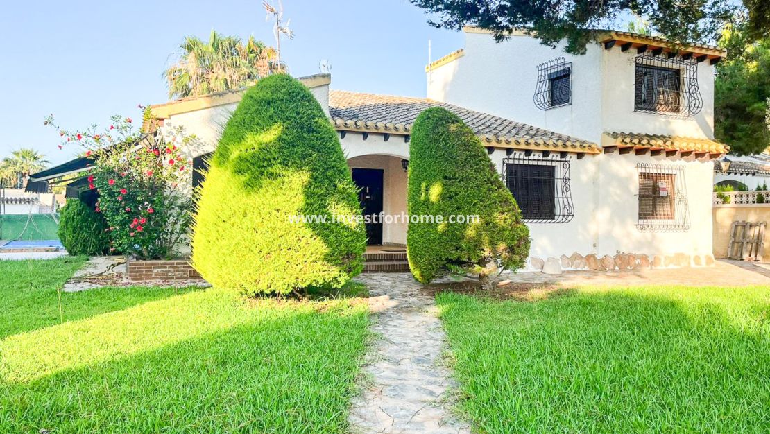 Sale - Villa - Orihuela Costa - Punta Prima