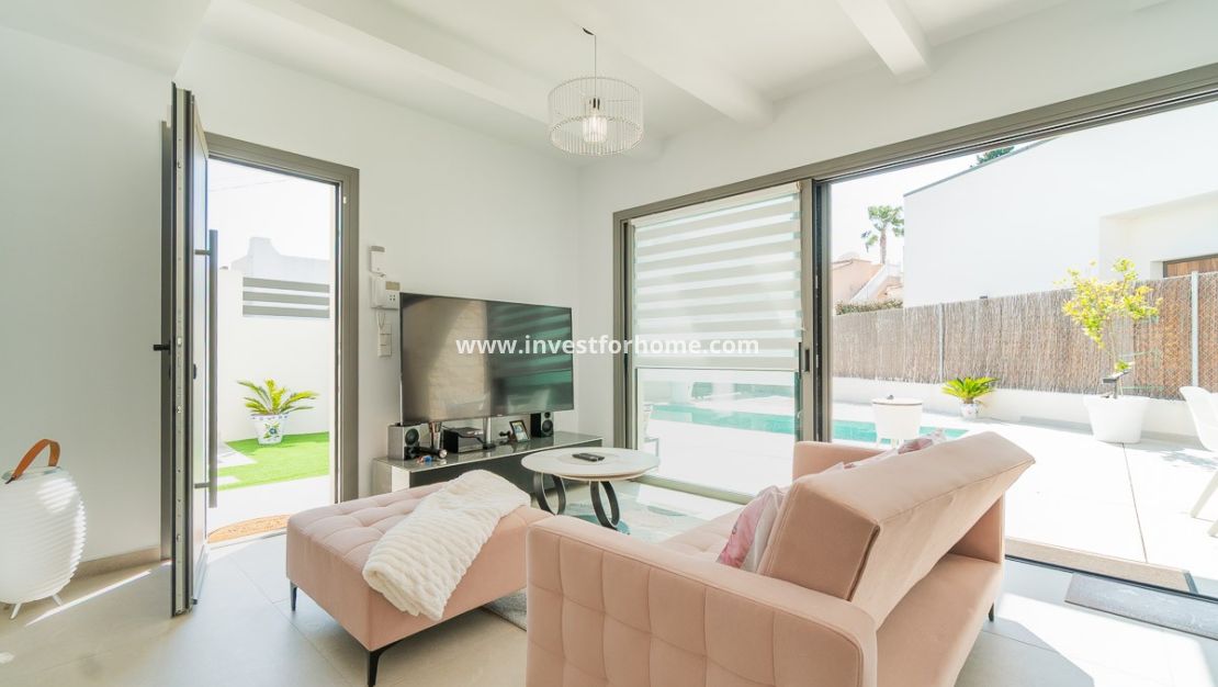 Sale - Villa - Orihuela Costa - Villamartin Golf