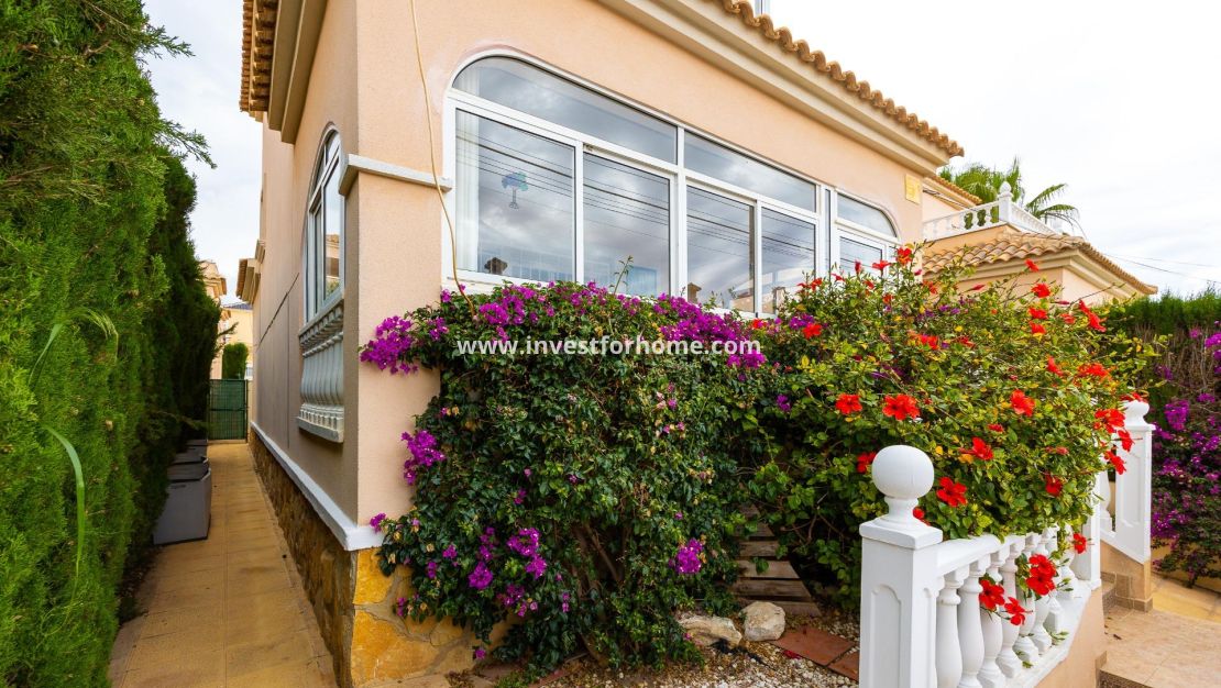 Sale - Villa - Orihuela Costa - Villamartín