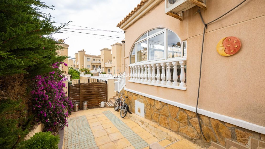 Sale - Villa - Orihuela Costa - Villamartín