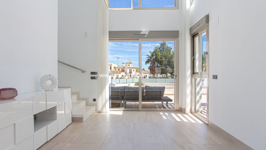 Sale - Villa - Orihuela Costa - Villamartín