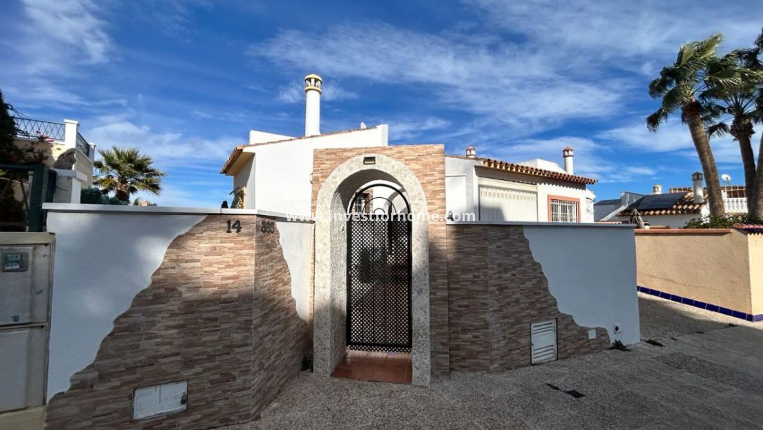 Sale - Villa - Orihuela Costa - Villamartin