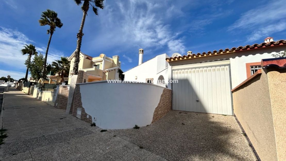 Sale - Villa - Orihuela Costa - Villamartin