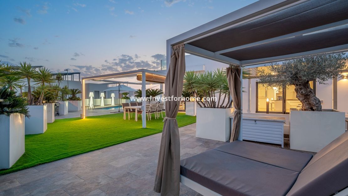 Sale - Villa - Orihuela Costa - Villamartín