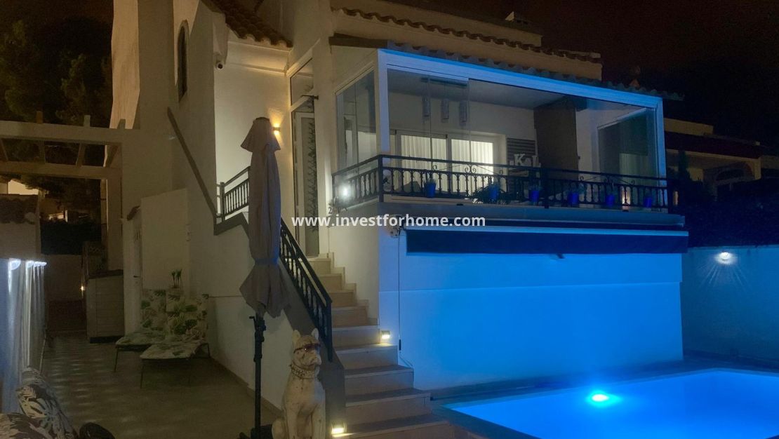 Sale - Villa - Orihuela Costa - Villamartín