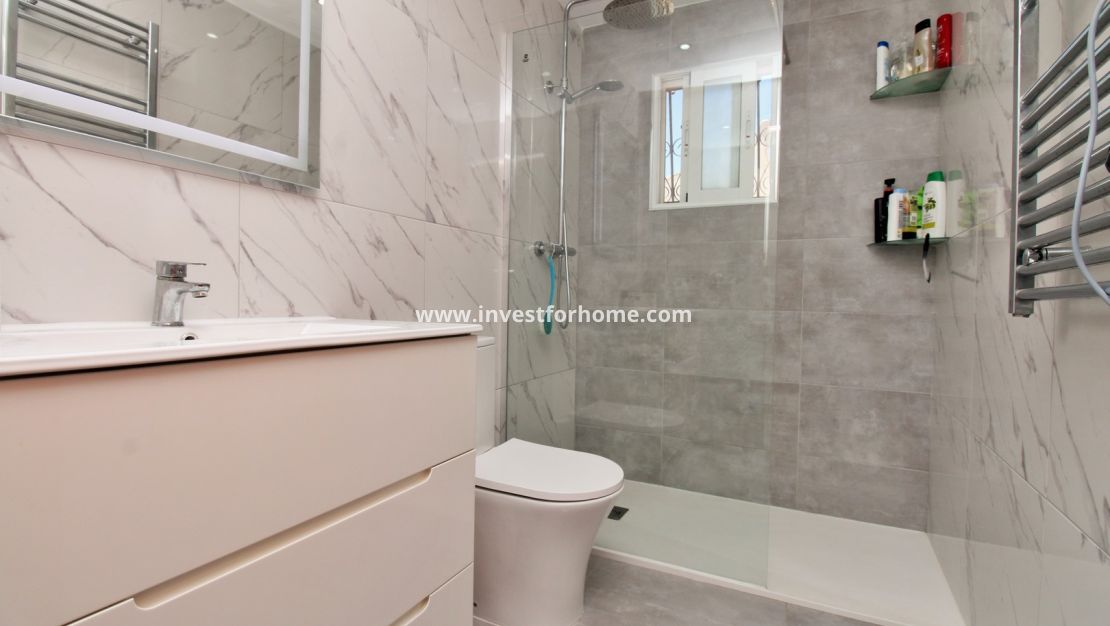 Sale - Villa - Orihuela Costa - Villamartín