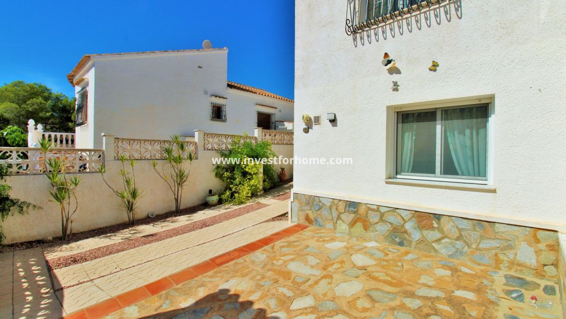Sale - Villa - Orihuela Costa - Villamartín