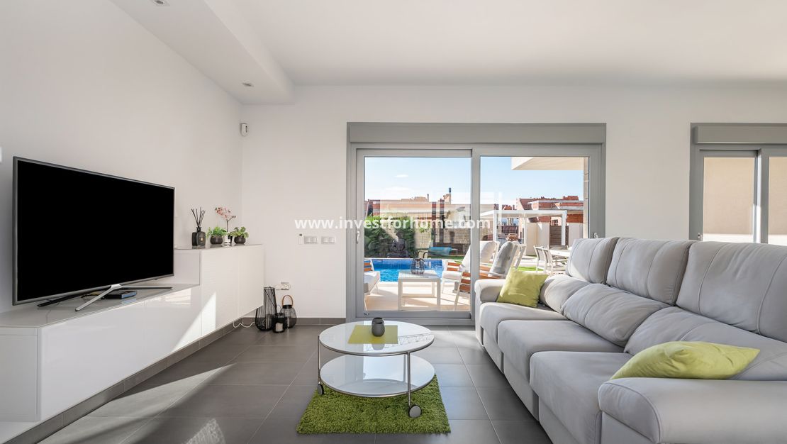 Sale - Villa - Orihuela Costa - Vistabella Golf