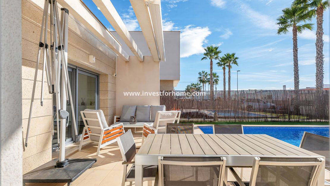 Sale - Villa - Orihuela Costa - Vistabella Golf